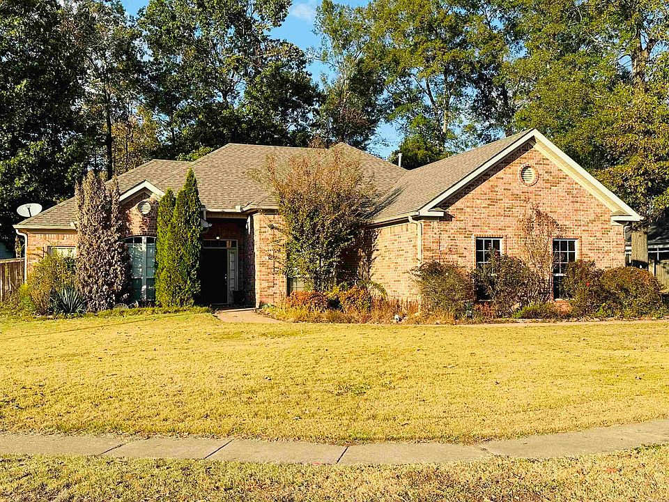2nd image of 104 Valderrama Dr