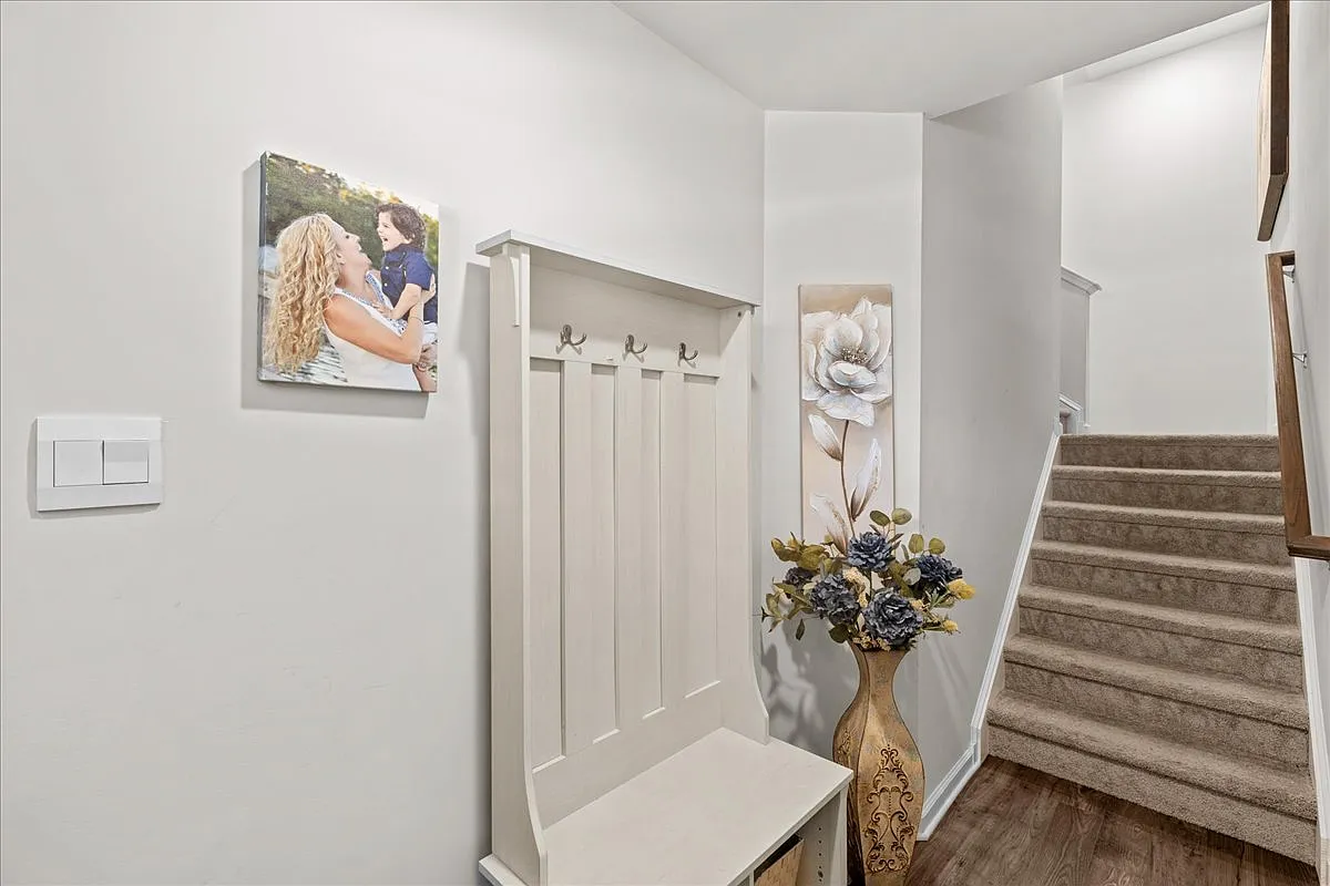 3 bed, 3.5 bath, 2270 sqft, $3,850 — Photo 3