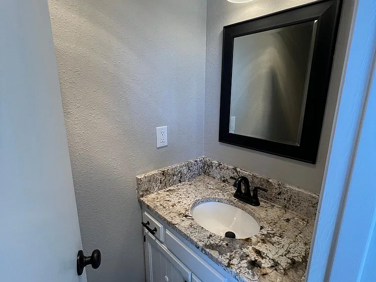 2549 NW Fairlawn St — Photo 8