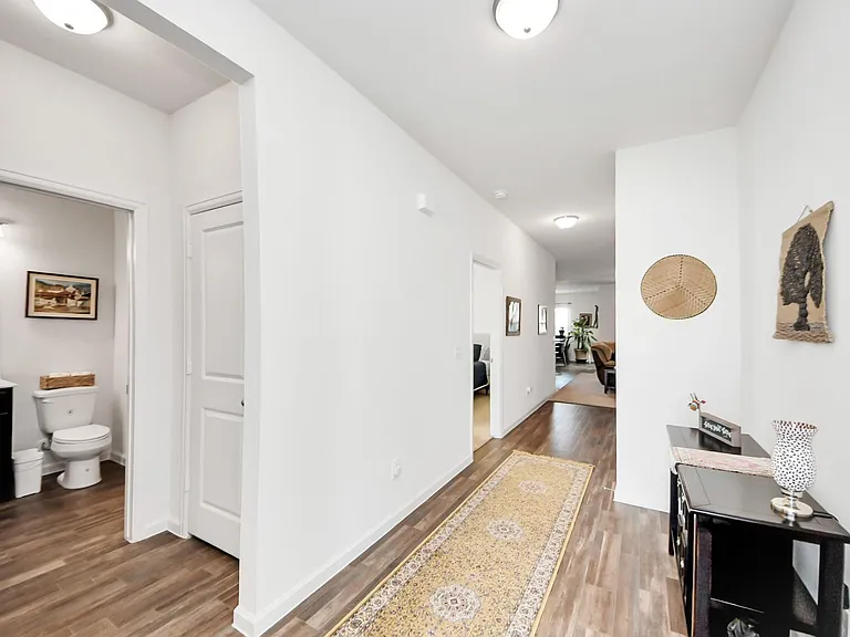 1024 Banyon Tree Ln — Photo 3