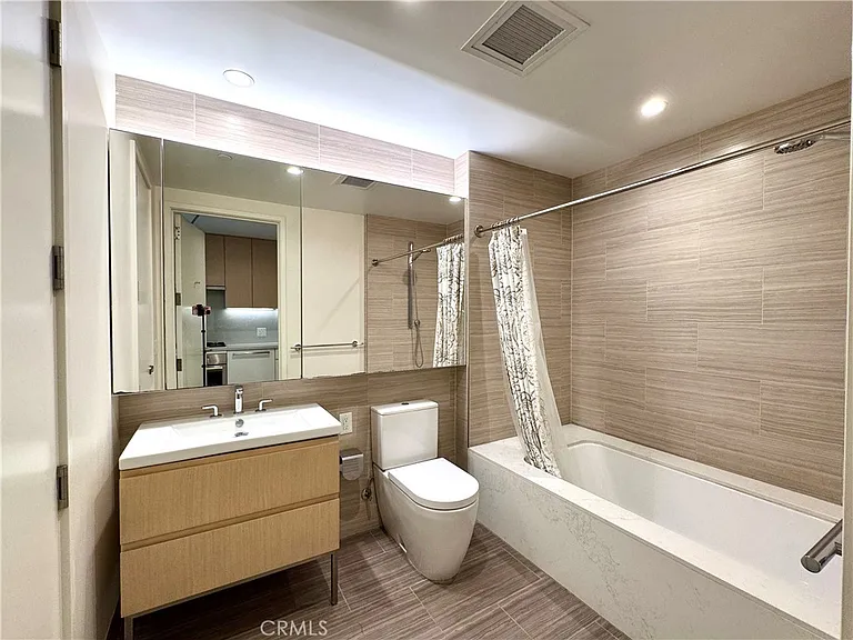 877 Francisco St #521 — Photo 7