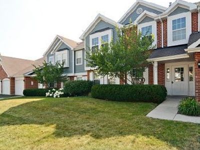 211 Ashbury Ln E APT 7, Roselle, IL, 60172