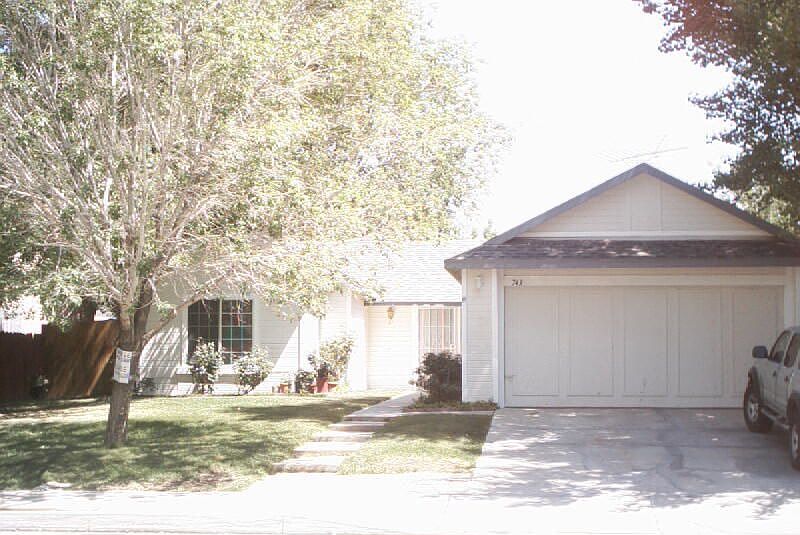 743 West Ave H4