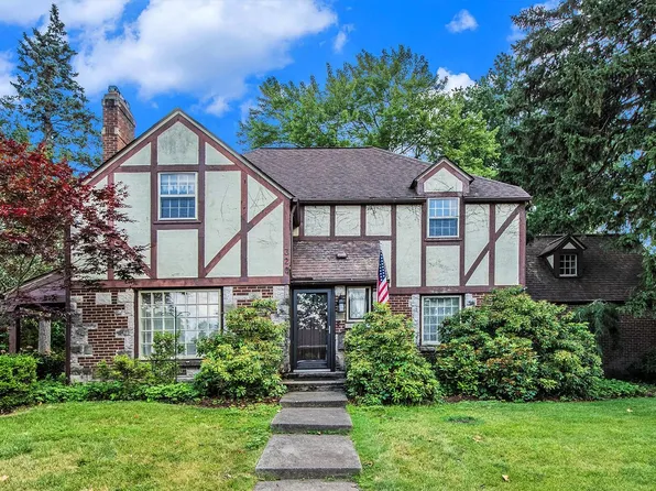 320 Boltwood Dr NE, Grand Rapids, MI 49505