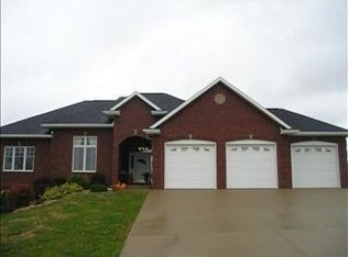 16766 Cordillera Dr, Peosta, IA 52068