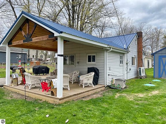 2nd image of 2340 Greenwood Rd