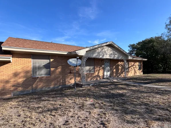 303 E Broadway, Karnes City, TX 78118
