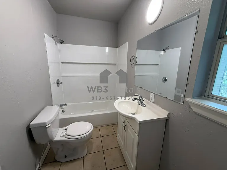 917 N Vinita Ave — Photo 17