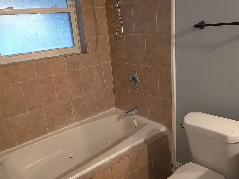 4921 Greenforest Dr — Photo 6