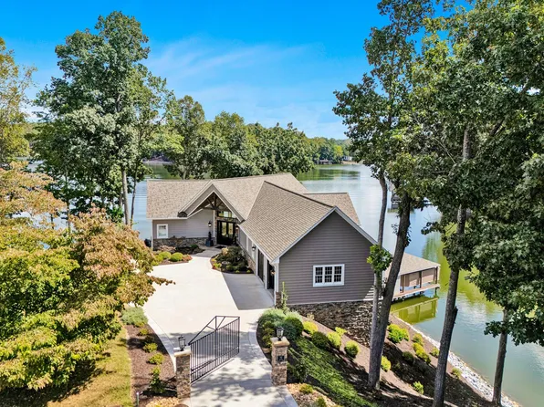 152 Windward Pointe Dr, Moneta, VA 24121