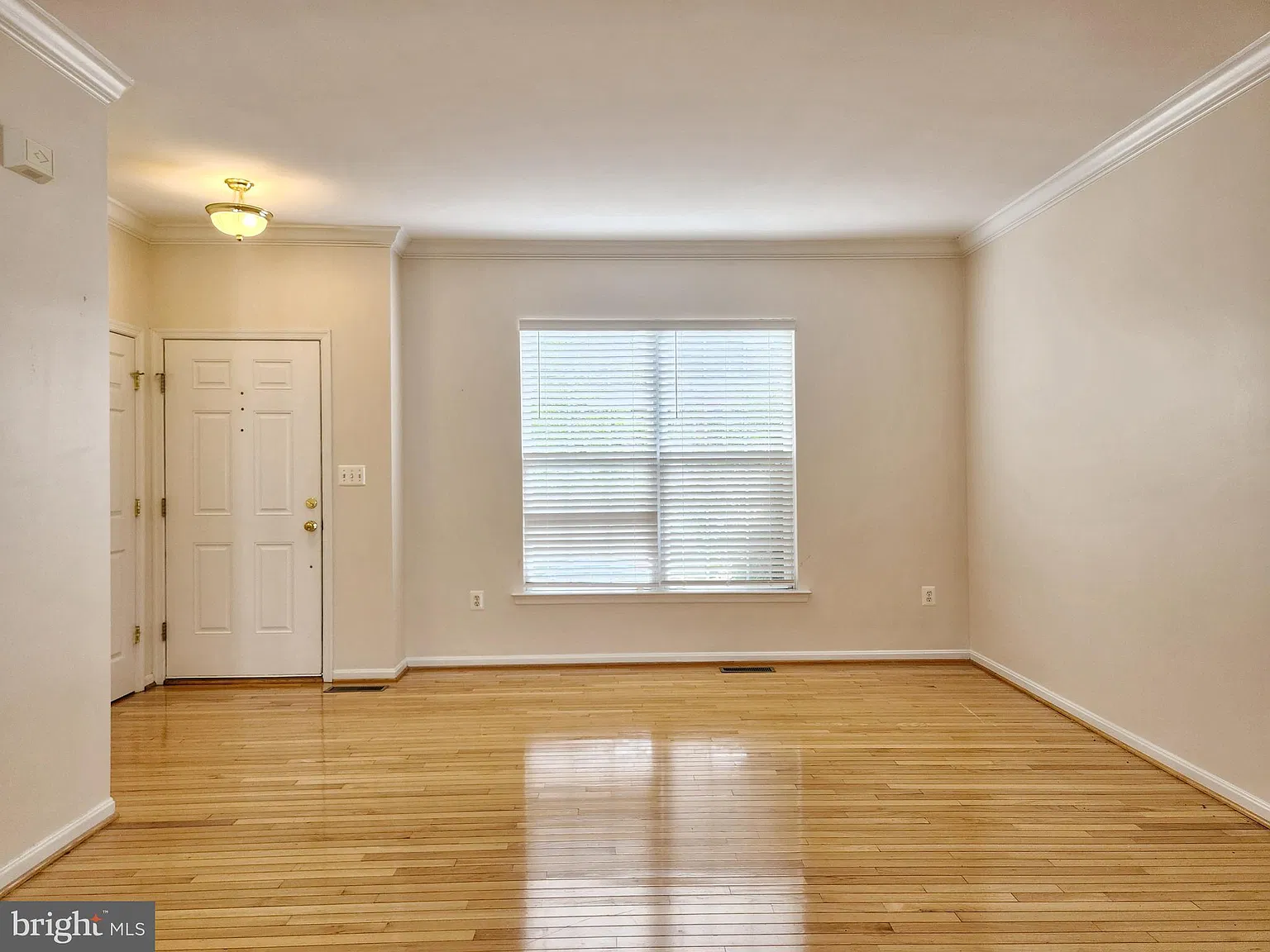 3 bed, 4.0 bath, 2245 sqft, $3,100 — Photo 4