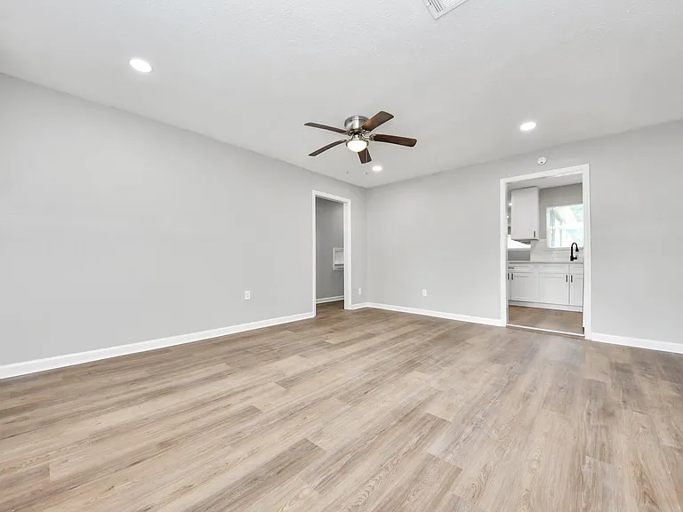 710 Canary Cir — Photo 4