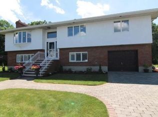 14 Sparhawk Cir, Stoneham, MA 02180