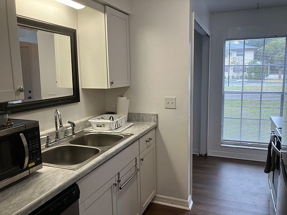 4th image of 603 W Oak Terrace Dr