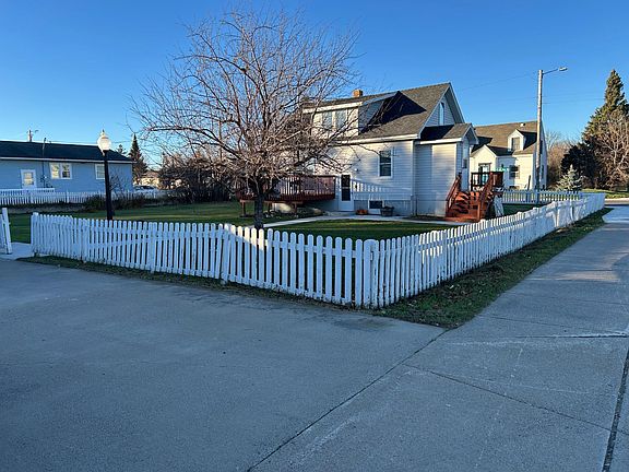 2nd image of 517 1st St NE