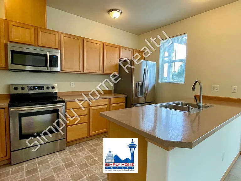 1399 Hudson St — Photo 13