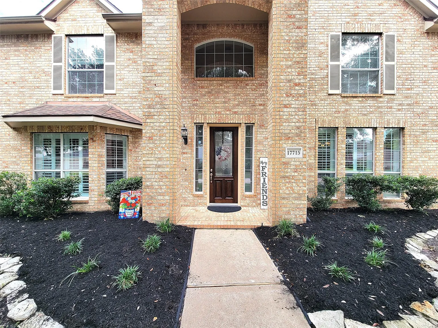 5 bed, 4.0 bath, 3988 sqft, $3,400 — Photo 3