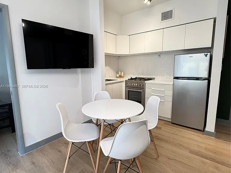 1320 Drexel Ave #302 — Photo 4