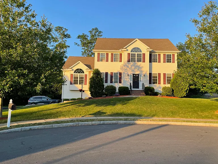 7 Kelly Farm Way — Photo 1