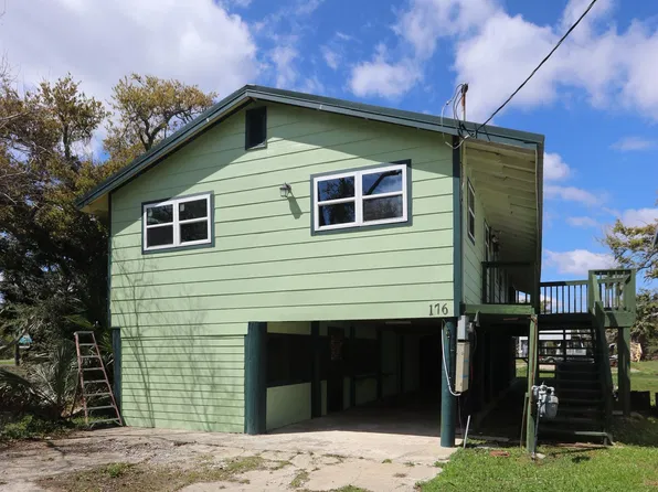 176 Holly Grove Dr, Grand Isle, LA 70358