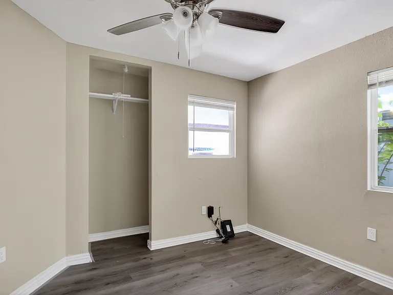 2520 N Hickory St — Photo 29