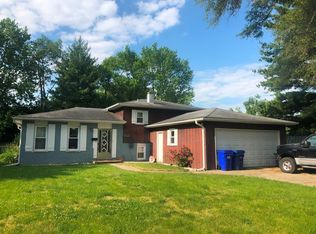 990 Windsor Dr, Wheaton, IL 60189