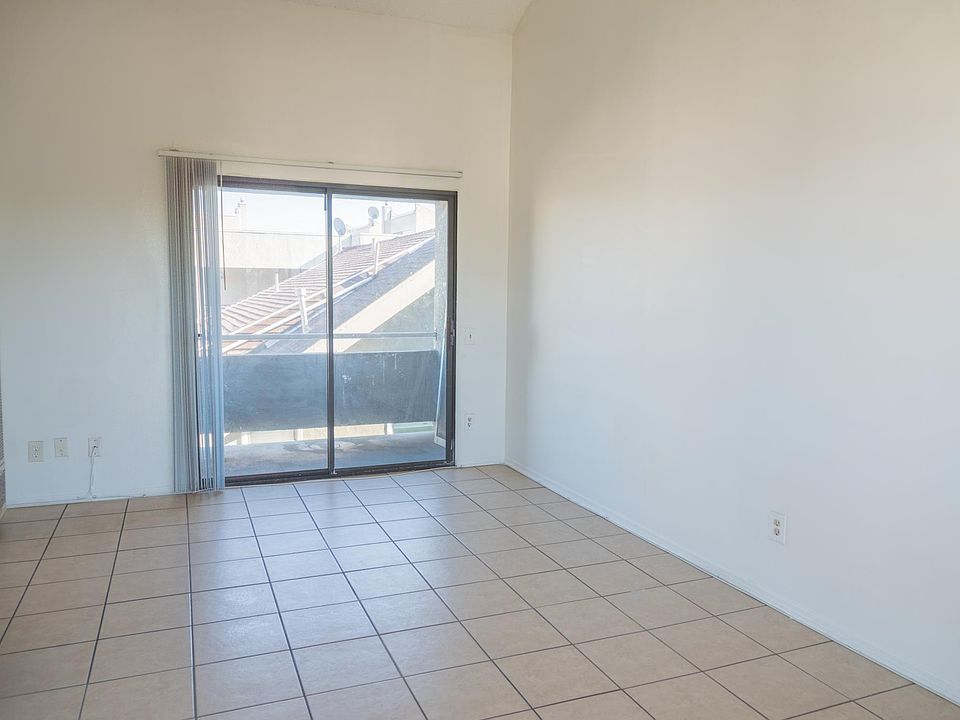 1st image of 1015 E 5th St APT 202