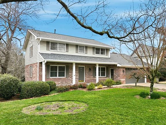 3rd image of 1582 Riverside Dr