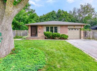 28 Osborne Cres, Oakville, ON L6H1G1