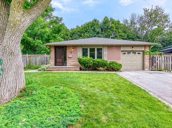28 Osborne Cres, Oakville, ON L6H 1G1