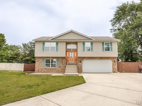 1156 Windshire Dr, Mascoutah, IL 62258