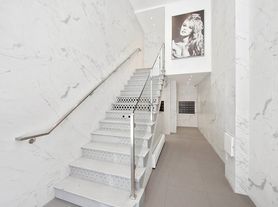 220 Park Ave S