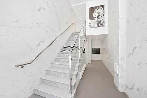 220 Park Ave S #8E Photo 1