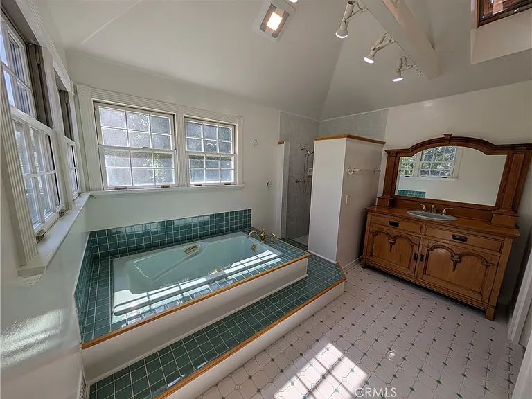 582 N Sunnyslope Ave — Photo 52