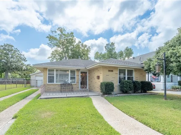 2233 Plaza Dr, Chalmette, LA 70043