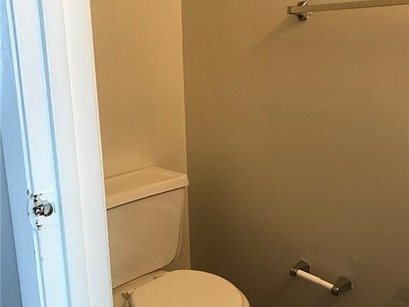 3rd image of 4 Coastal Pl APT 3