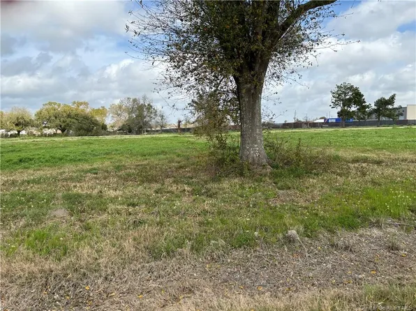 2 Fred Istre Rd, Sulphur, LA 70665