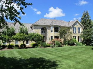 310 Bishop Ct, Inverness, IL 60010