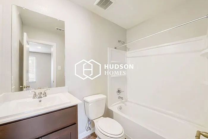 229 De Haven St #B — Photo 9