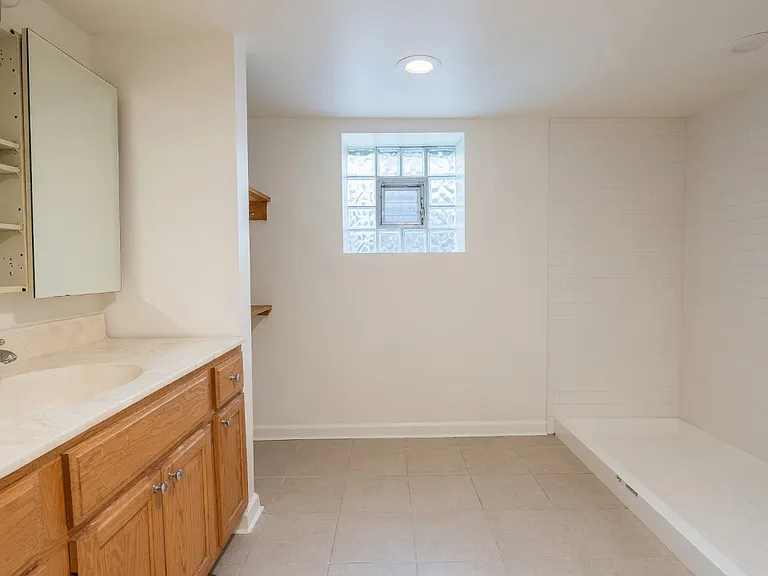 4047 N Moody Ave #G — Photo 6