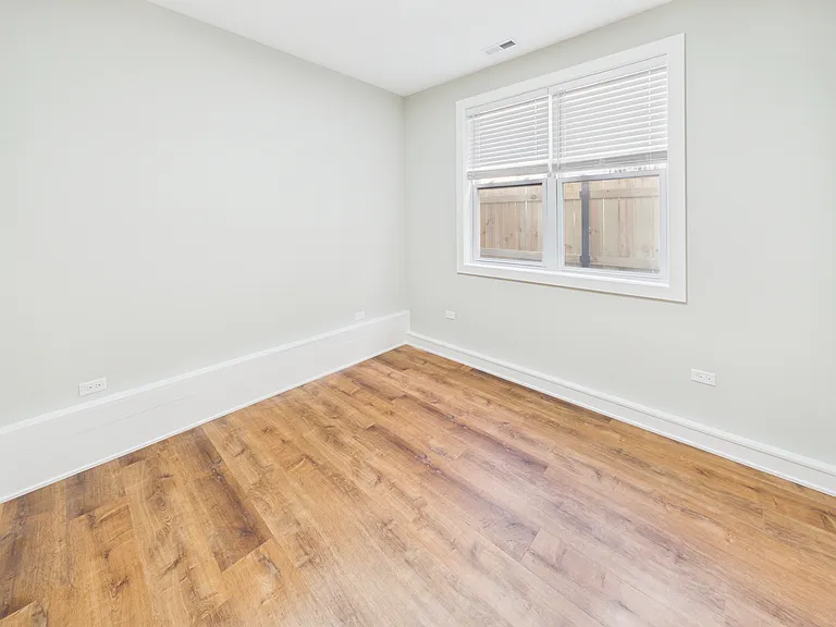 2236 W Cermak Rd #1R — Photo 32