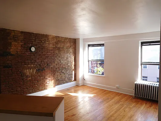 Rented by Renetta Real Estate | media 31