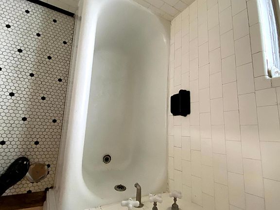 5th image of 3120 Oak Park Ave APT 302