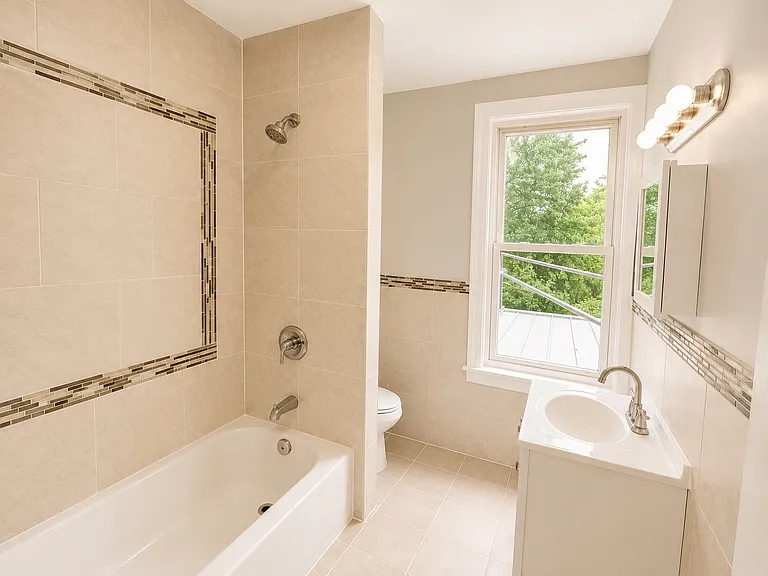 454 4th Ave W #3 — Photo 8