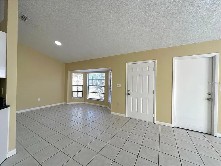3933 Magnolia Lake Ln — Photo 4