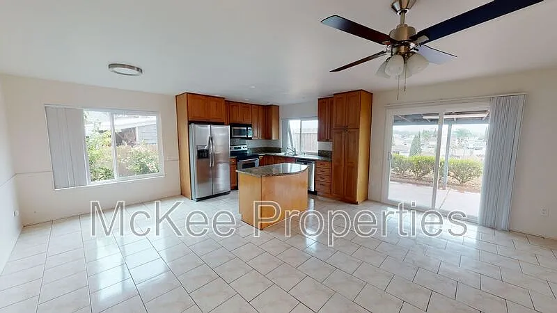 3 bed, 2.0 bath, 1412 sqft, $3,475 — Photo 2