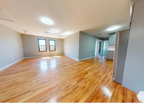 170 Maple Pkwy #2, Staten Island, NY 10303