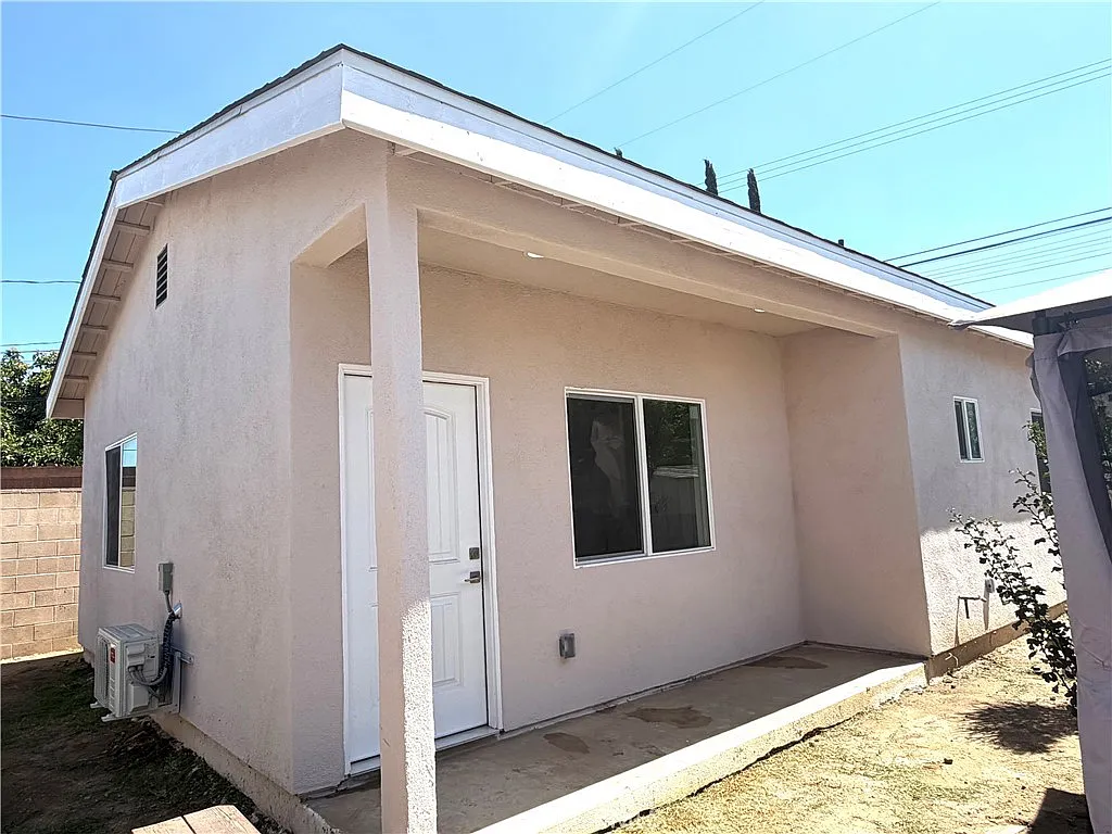 2 bed, 800 sqft, $3,250 — Photo 1