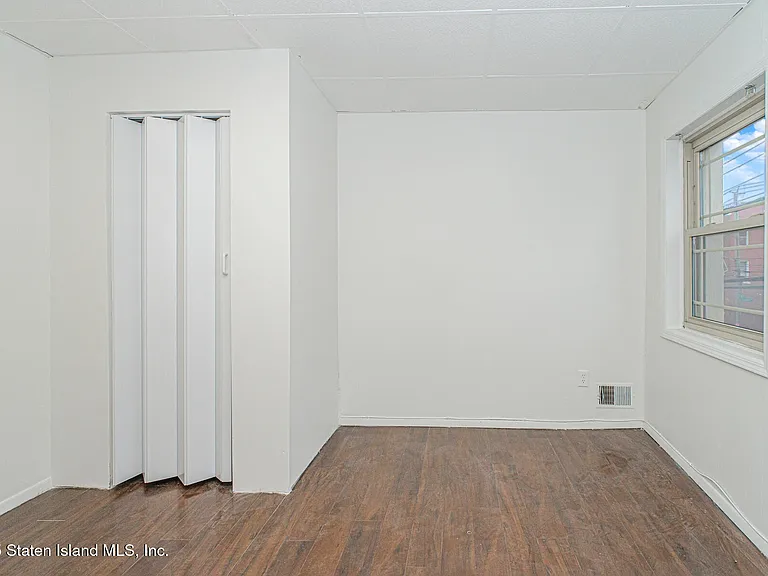 1255 Bay St #1 — Photo 33