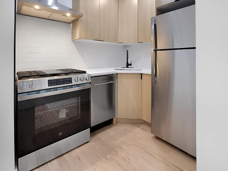 529 E 85th St #1D — Photo 8